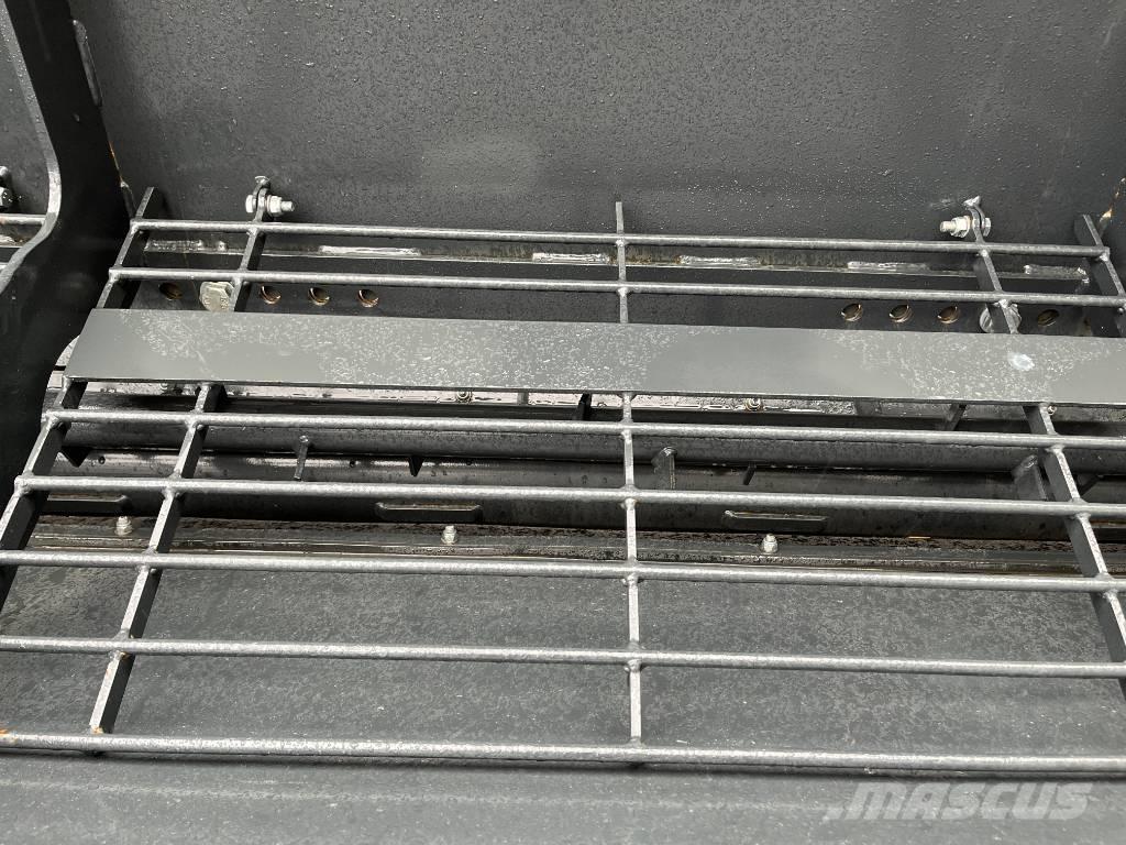 Ysta SP-1000 砂と塩撒き専用車