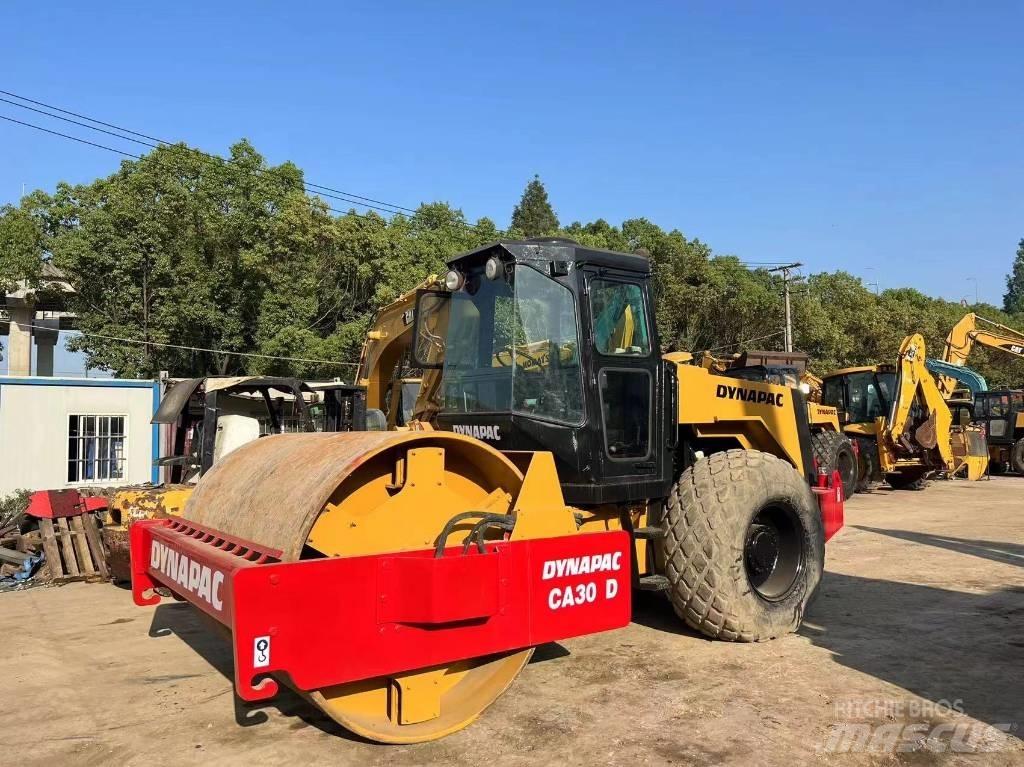Dynapac CA 30 D 振動ローラ
