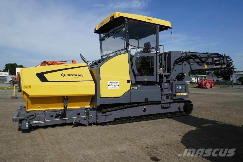 Bomag BMF 2500 M フィーダー
