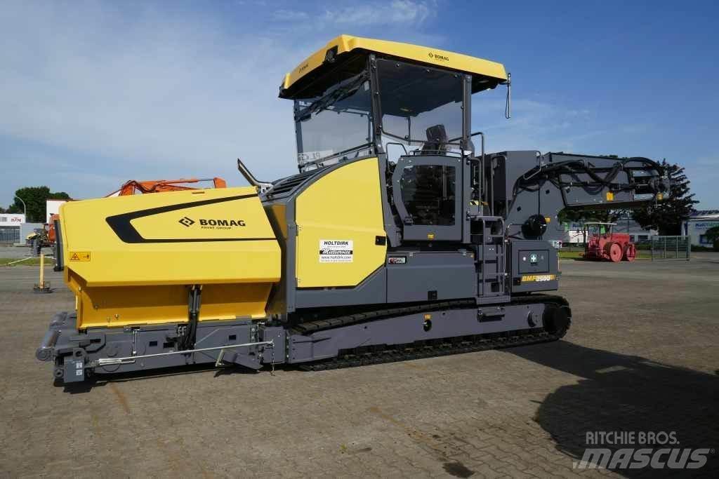 Bomag BMF 2500 M フィーダー