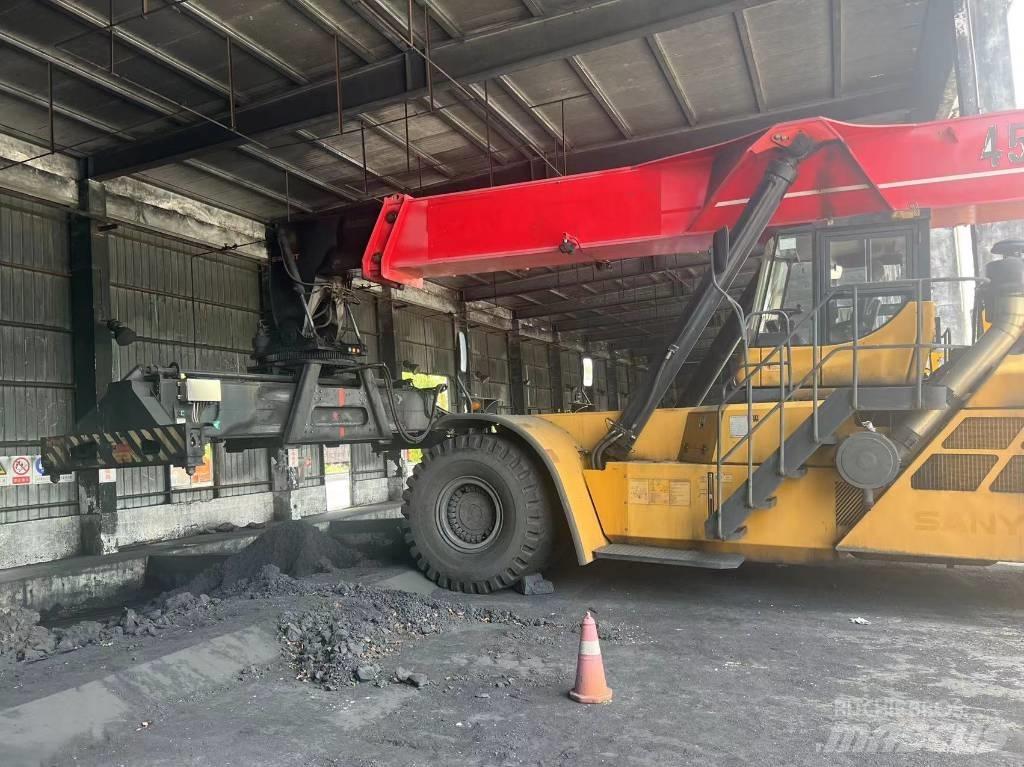 Sany SRSC 45 リーチスタッカー