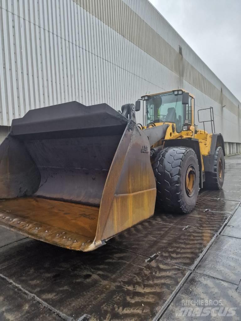 Volvo L 220 F ホイールローダー・タイヤショベル