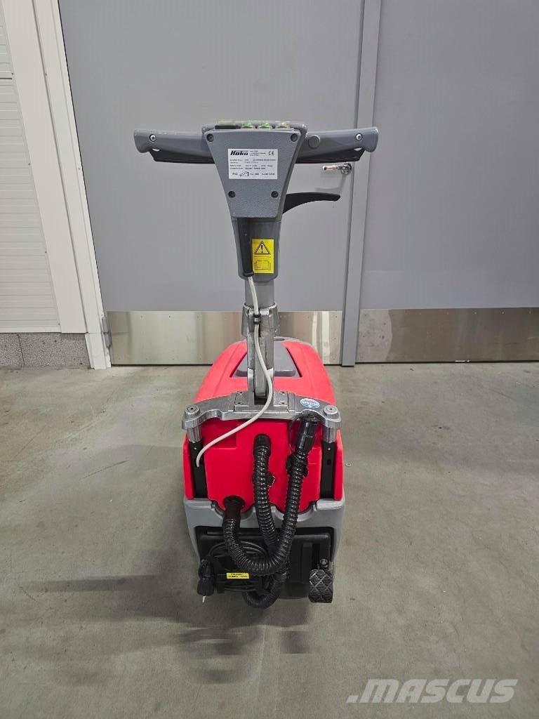 Hako Scrubmaster B12 床洗浄機（スクラバー）