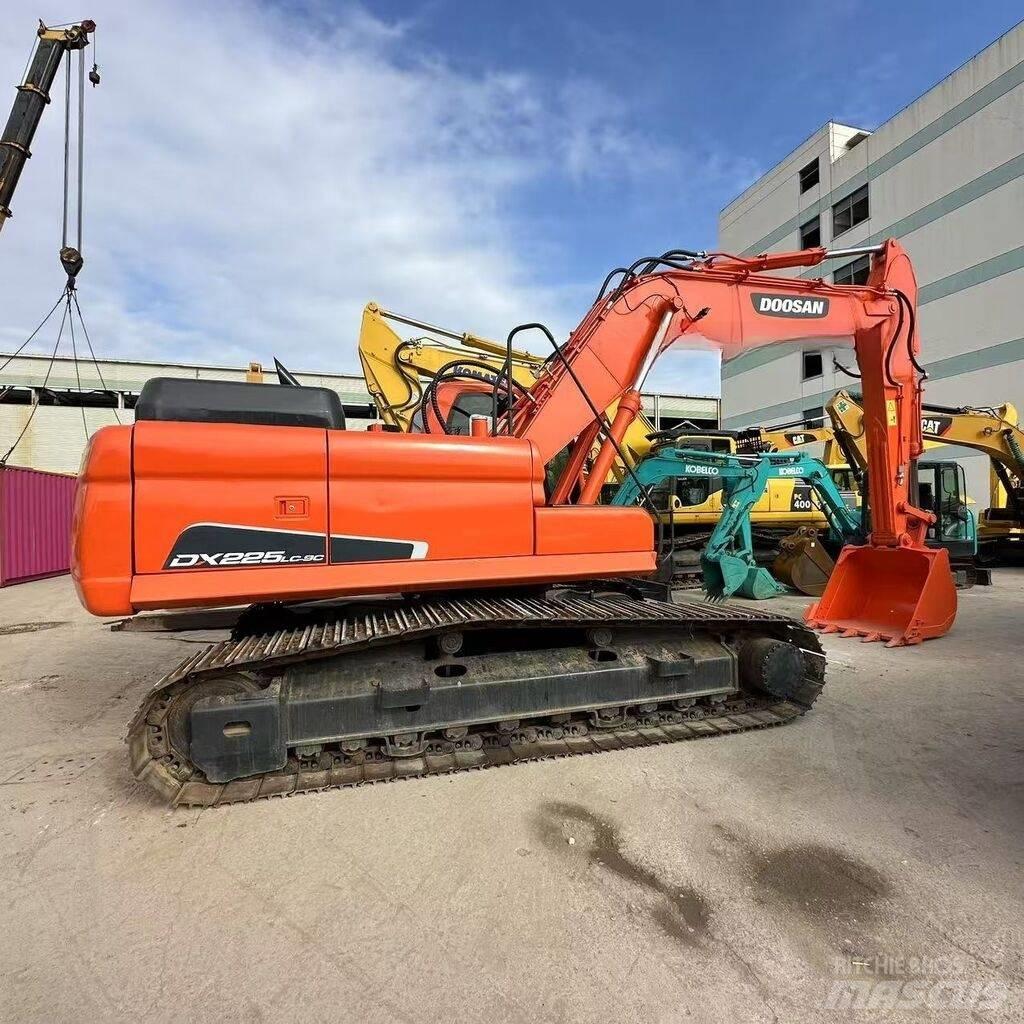 Doosan DX 225 LC-9C 大型油圧ショベル12t以上（パワーショベル・ユンボ）