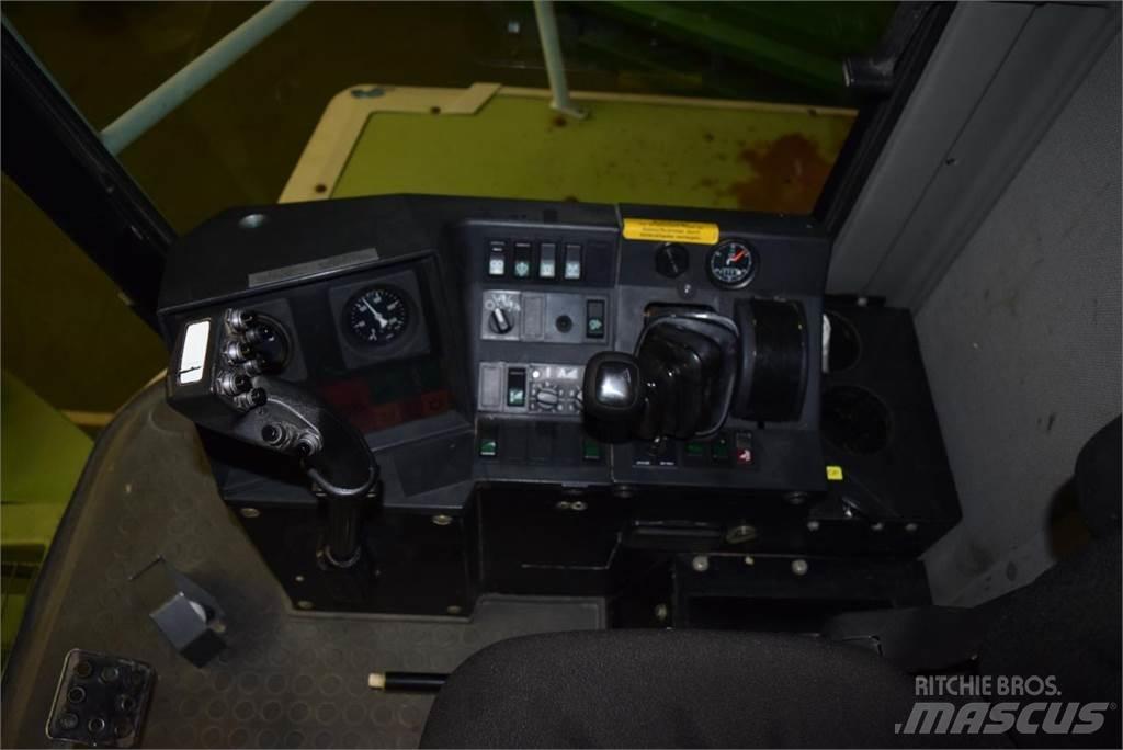 CLAAS Jaguar 820 自走式フォレージハーベスター