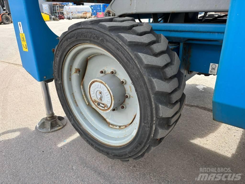 Genie GS 4390 RT シザースリフト