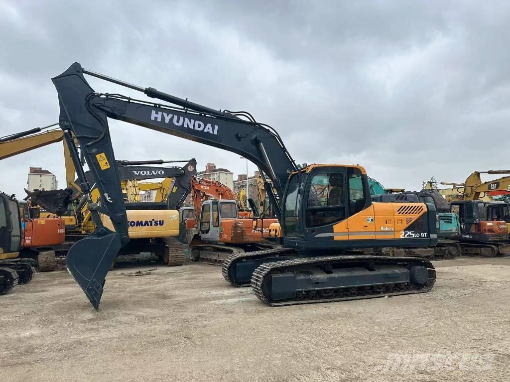 Hyundai 225 LC-9T 大型油圧ショベル12t以上（パワーショベル・ユンボ）