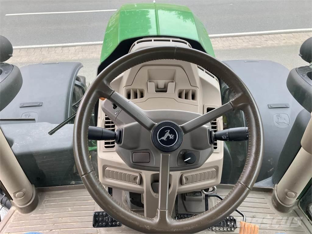 John Deere 6R 215 トラクター