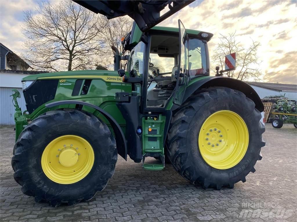 John Deere 6R 215 トラクター