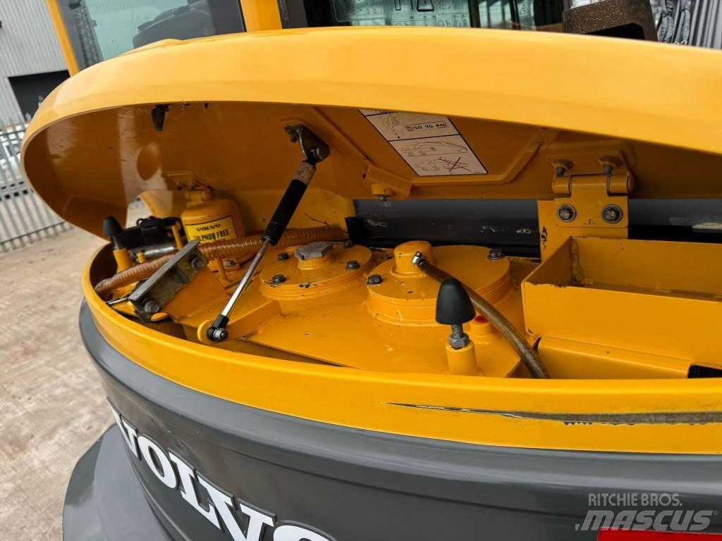 Volvo ECR 88 中型油圧ショベル 7ｔ-12ｔ（ユンボ・パワーショベル・バックホー）
