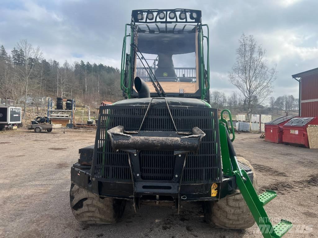 John Deere 810 E フォワーダー