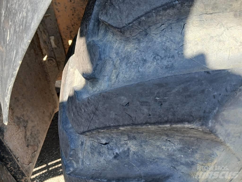 JCB 4 CX ProAEC バックホーローダー