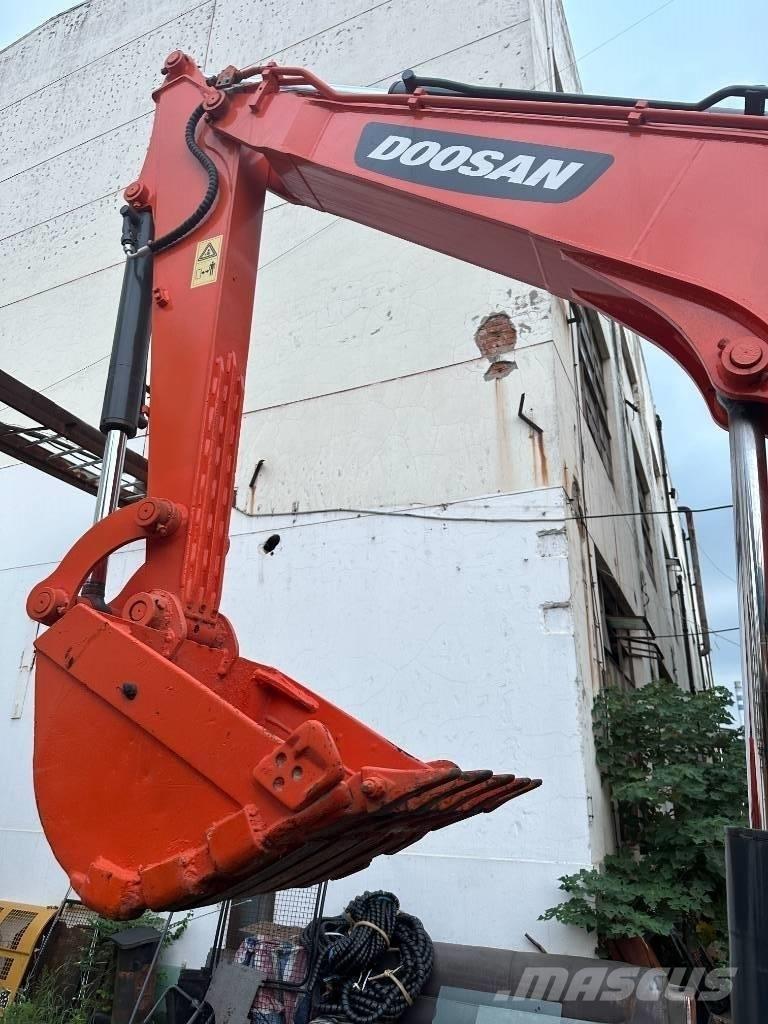 Doosan DX 60 ミニ油圧ショベル 7t以下（ミニユンボ・ミニディガー）