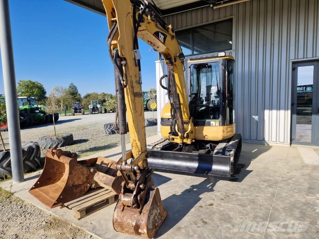 CAT 304 CR ミニ油圧ショベル 7t以下（ミニユンボ・ミニディガー）