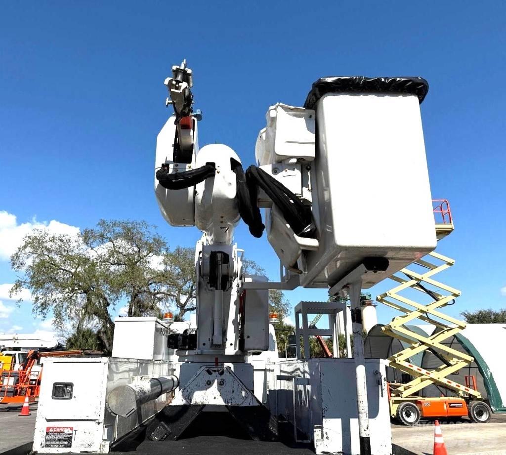 Altec AA 55 トラック高所作業車