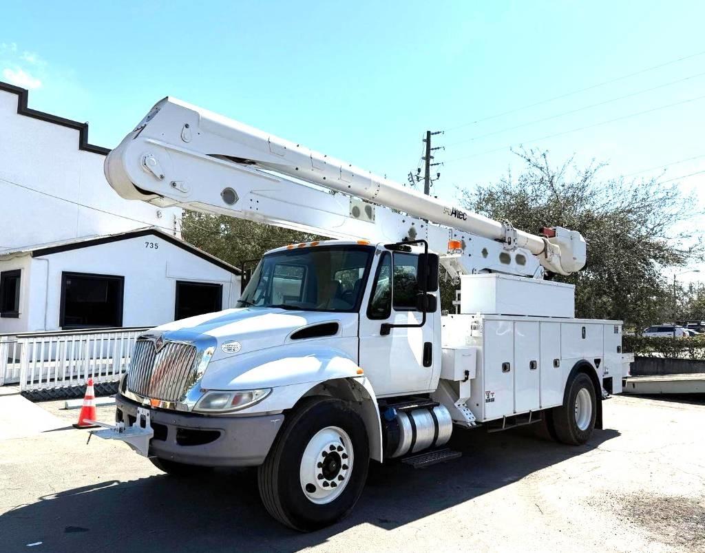 Altec AA 55 トラック高所作業車