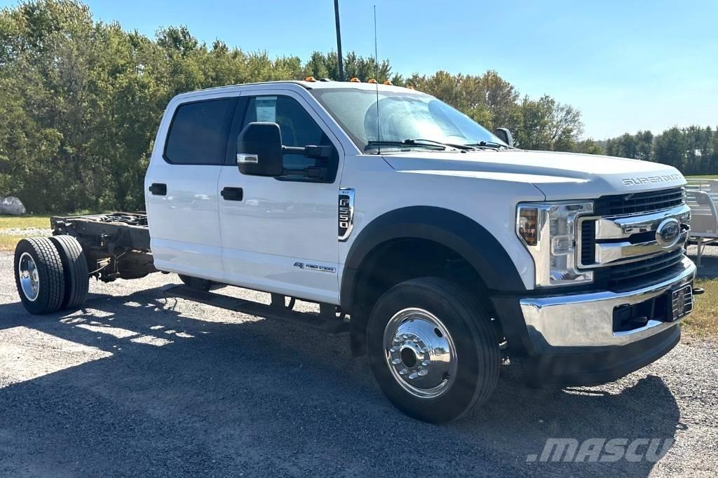 Ford F 550 XLT SD キャブ付きシャーシ