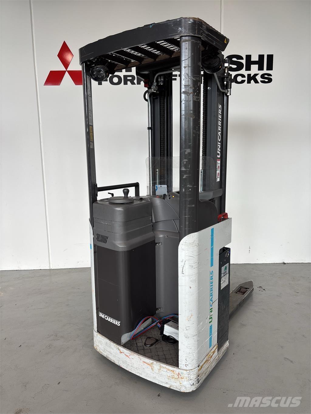 Atlet A160 自走式スタッカー