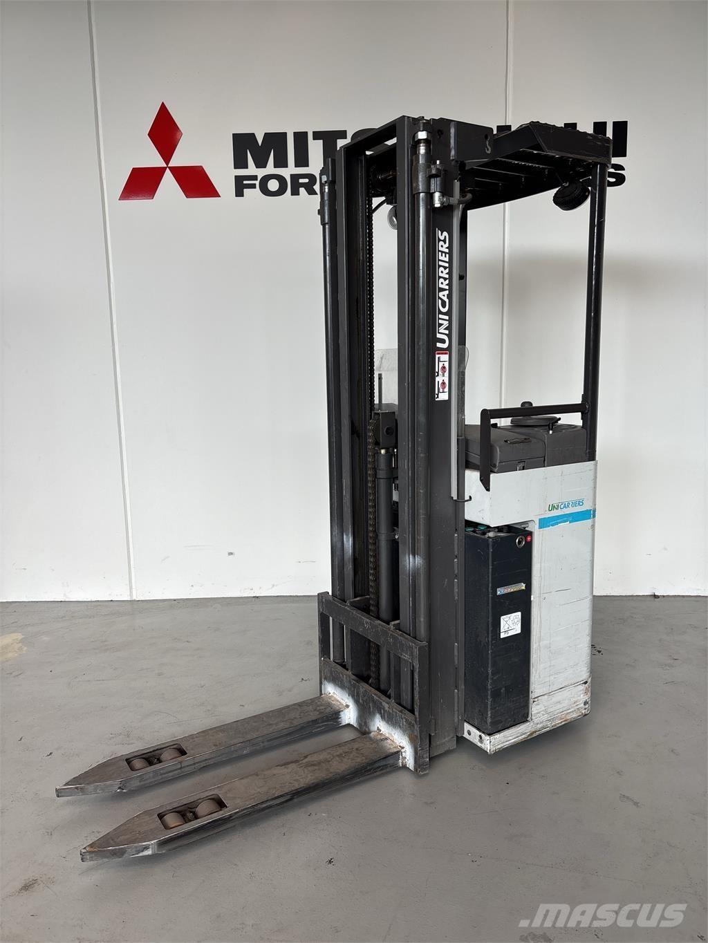 Atlet A160 自走式スタッカー