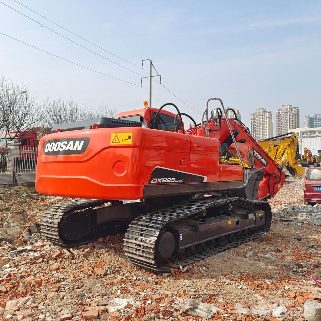 Doosan DX 225 LC ミニ油圧ショベル 7t以下（ミニユンボ・ミニディガー）