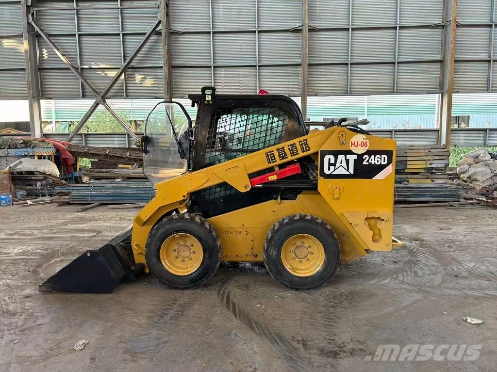 CAT 246 D スキッドステアローダー