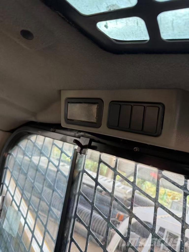 CAT 246 D スキッドステアローダー