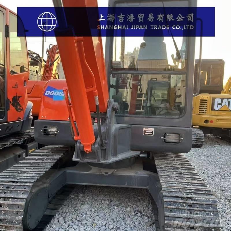 Doosan DH 55 ミニ油圧ショベル 7t以下（ミニユンボ・ミニディガー）