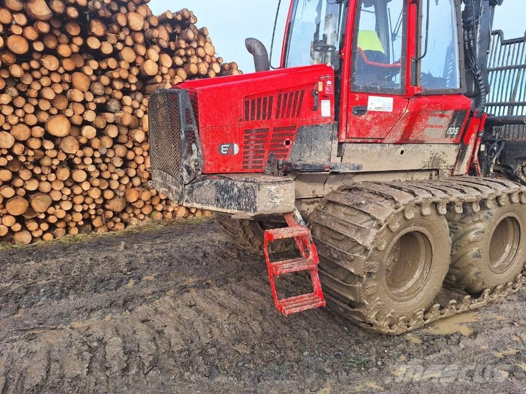 Komatsu 835 フォワーダー