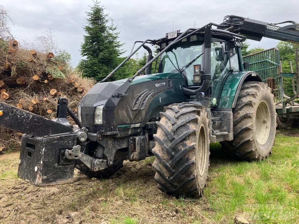 Valtra T 213 V 林業トラクター