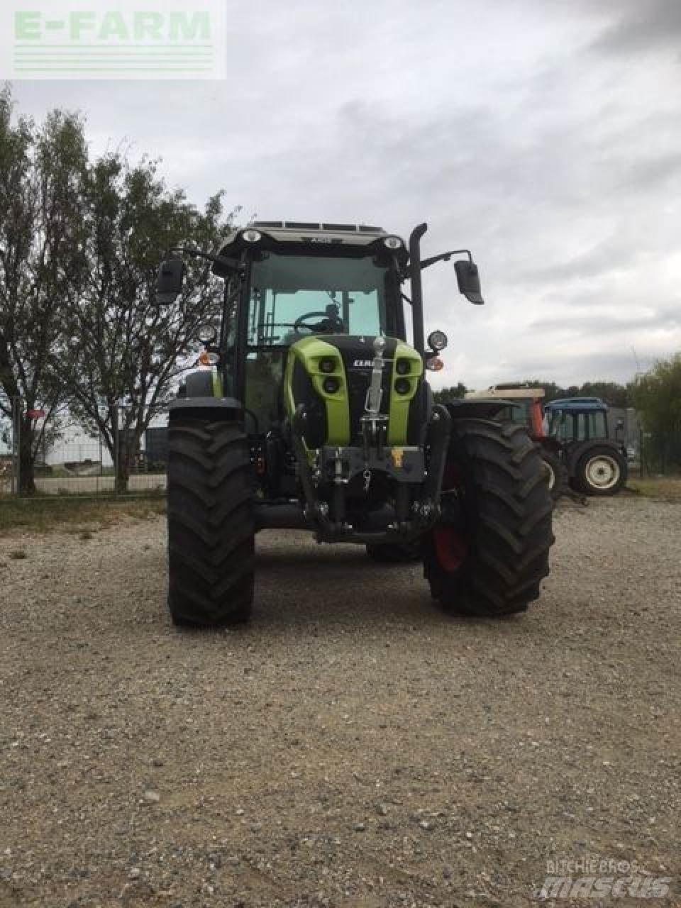 CLAAS axos 240 トラクター
