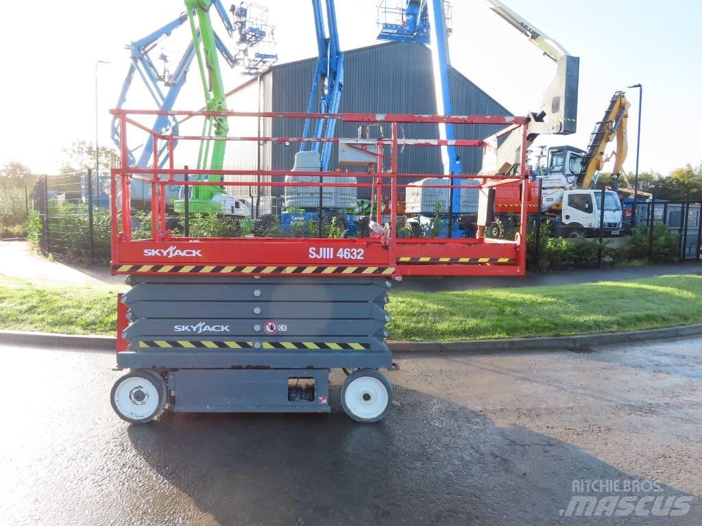 SkyJack SJ III 4632 シザースリフト