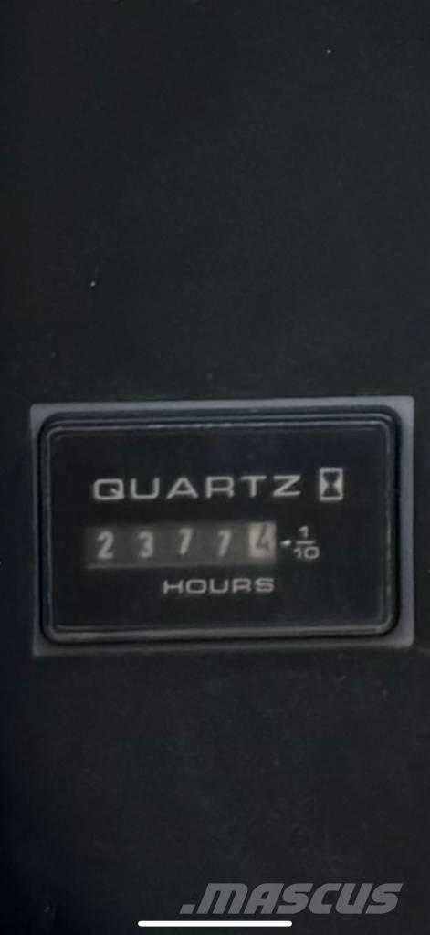 JLG 450 AJ ブームリフト　屈伸型