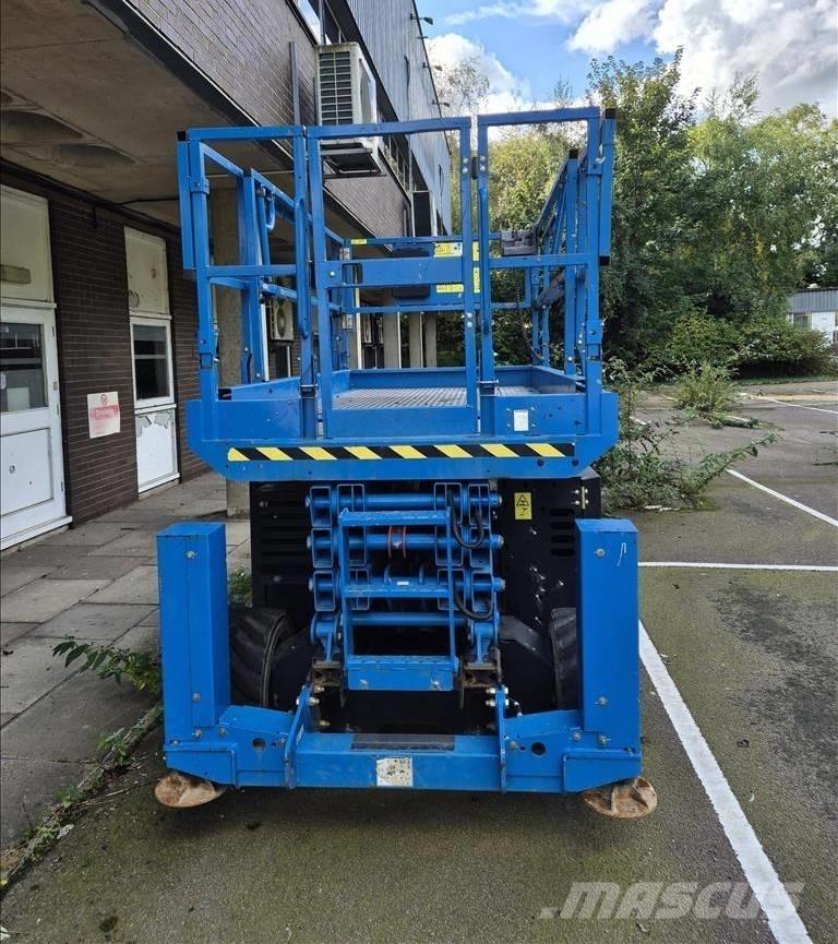 Genie GS 3369 RT シザースリフト