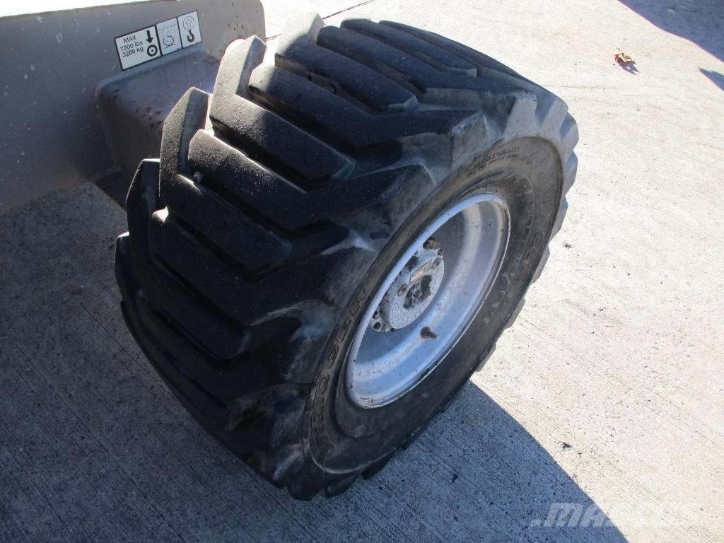 JLG 450 AJ (351) 小型自走式ブームリフト