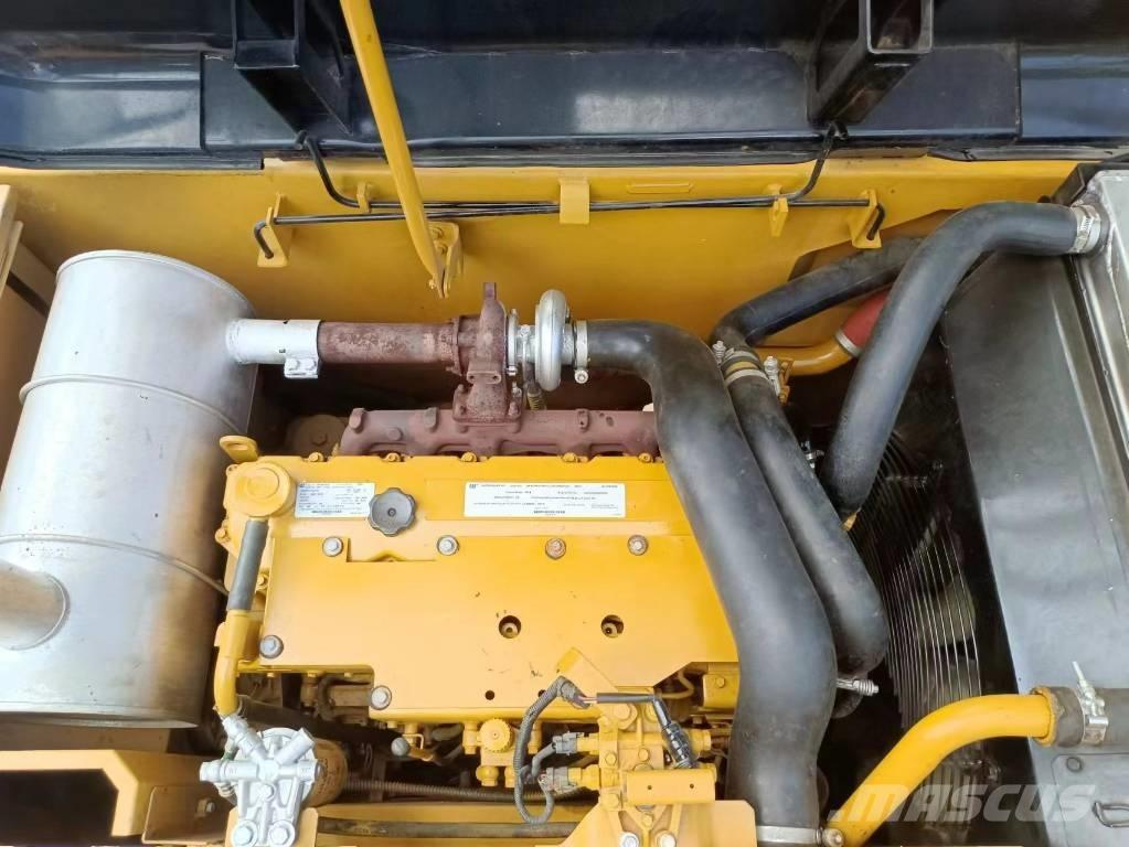 CAT 320 D 中型油圧ショベル 7ｔ-12ｔ（ユンボ・パワーショベル・バックホー）