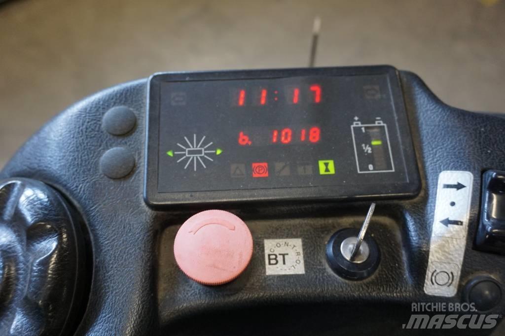 Toyota SSE160 自走式スタッカー