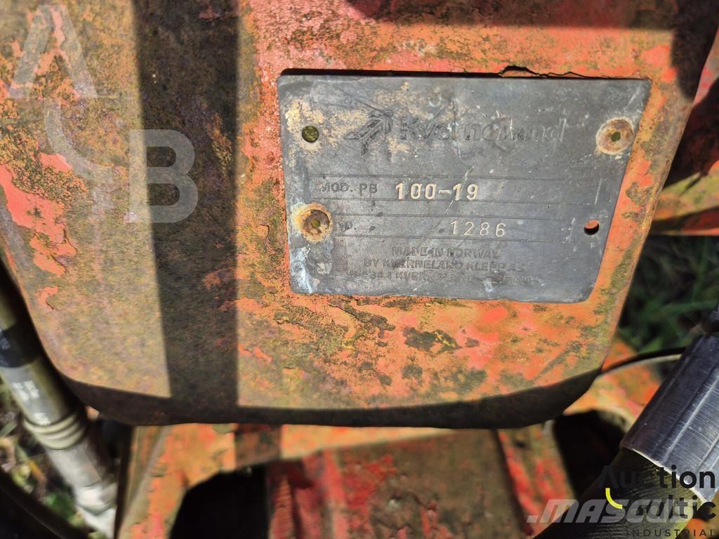 Kverneland 100-19 リバーシブルプラウ