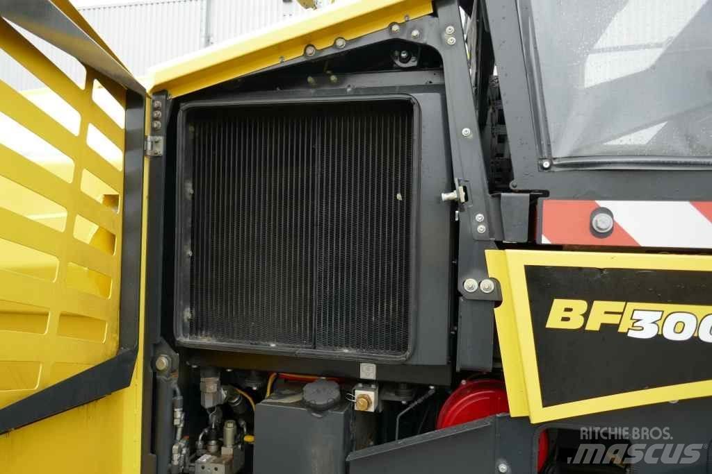 Bomag BF 300 C-2 小型アスファルト機械