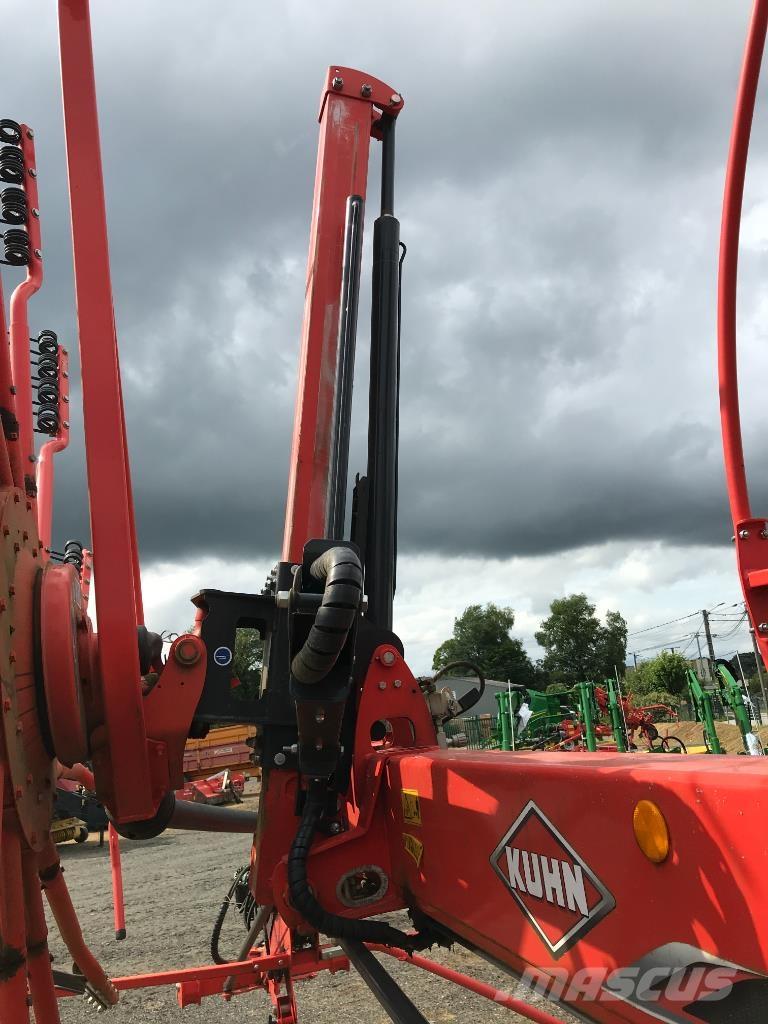 Kuhn GA 8830 ウィンドローア/レーキ
