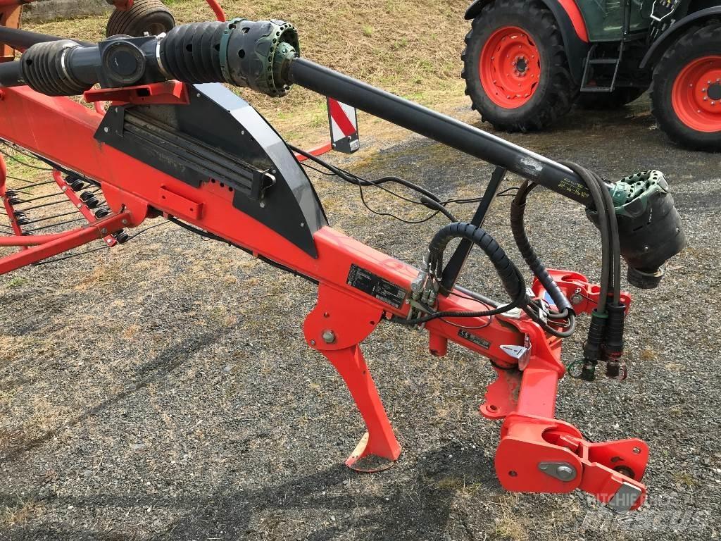 Kuhn GA 8830 ウィンドローア/レーキ