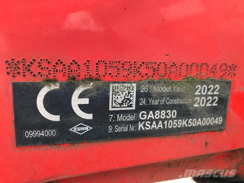 Kuhn GA 8830 ウィンドローア/レーキ