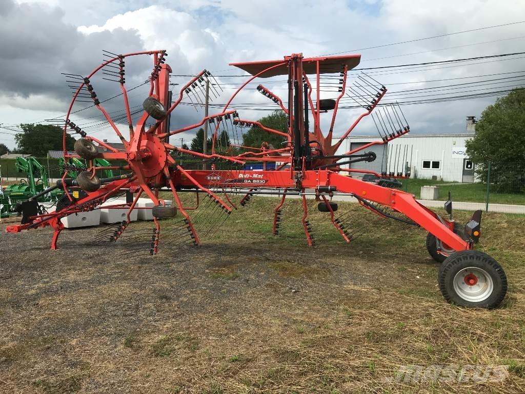 Kuhn GA 8830 ウィンドローア/レーキ