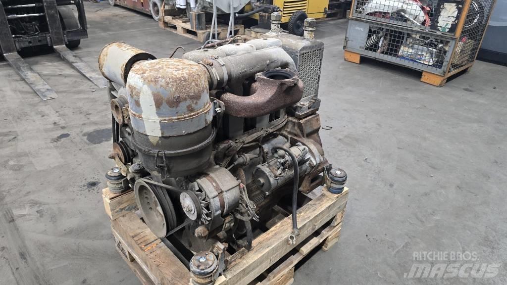 Deutz F3L912 エンジン