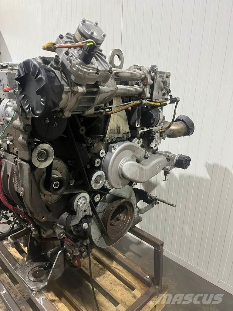 Liebherr D934 A7 エンジン