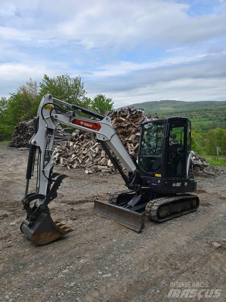 Bobcat E 32 ミニ油圧ショベル 7t以下（ミニユンボ・ミニディガー）
