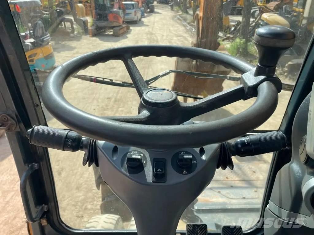 Hyundai R210W-9 ホイール式油圧ショベル（パワーショベル・ユンボ・バックホー）