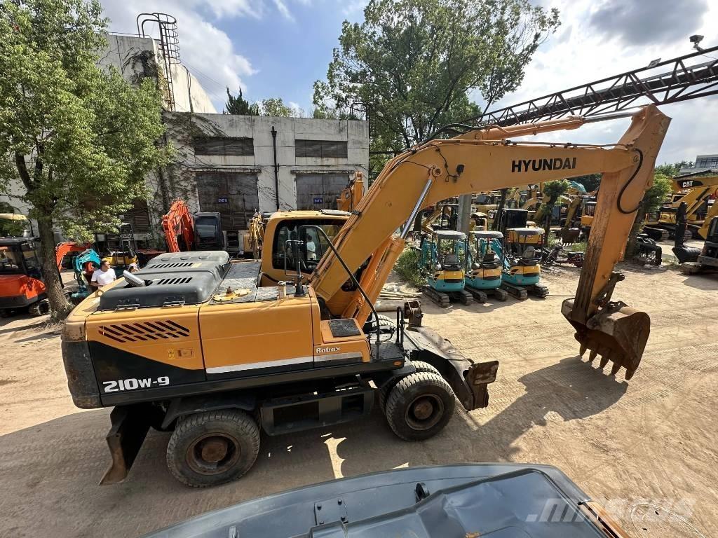 Hyundai R210W-9 ホイール式油圧ショベル（パワーショベル・ユンボ・バックホー）