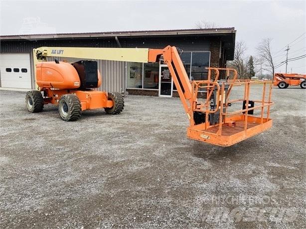 JLG 800 AJ ブームリフト　屈伸型