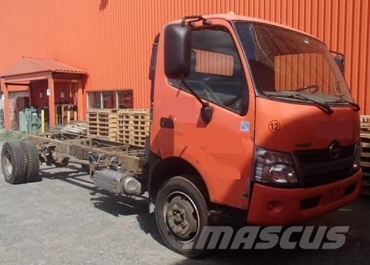 Hino 195 キャブ付きシャーシ