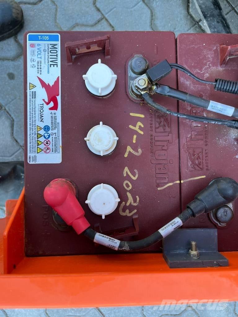 JLG 1230 ES 垂直昇降型リフト